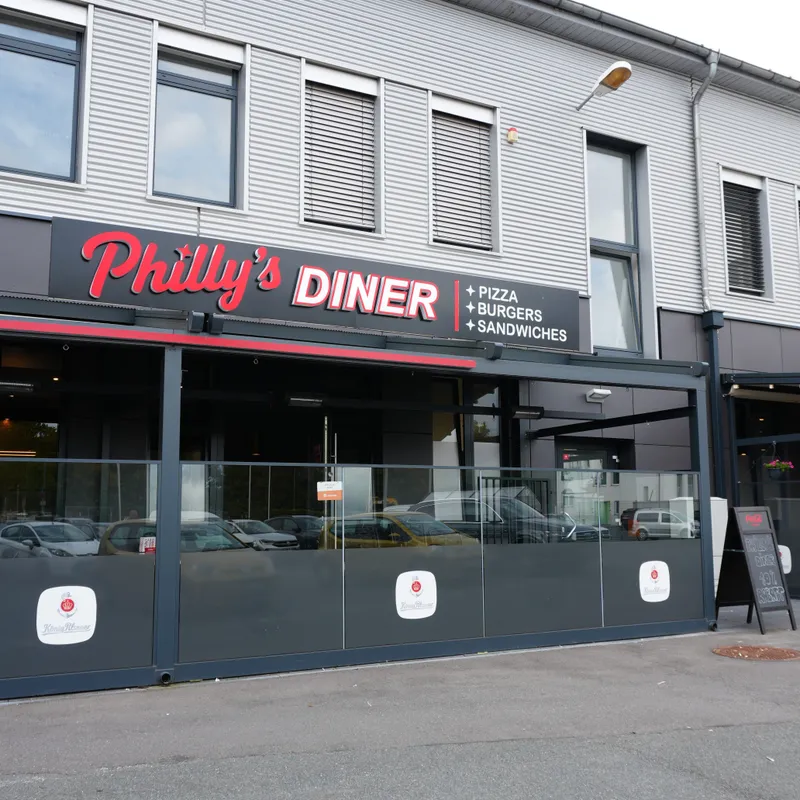 Philly's Diner Fassade mit roter Leuchtschrift